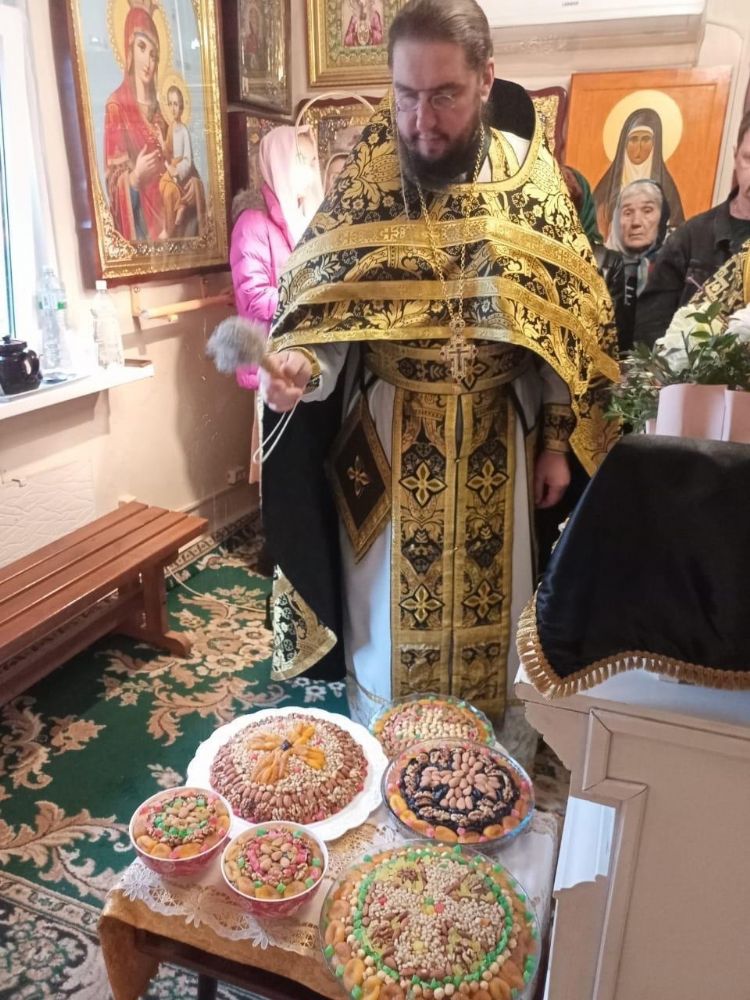 В пятницу 22 марта, совершена литургия Преждеосвященных Даров.