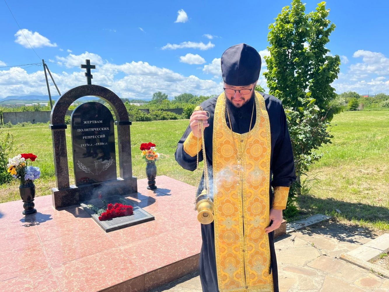 Панихида у обелиска памяти жертв геноцида
