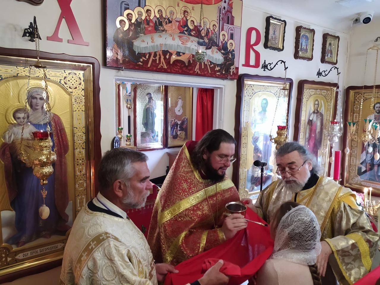 Божественная Литургия. Молебен.