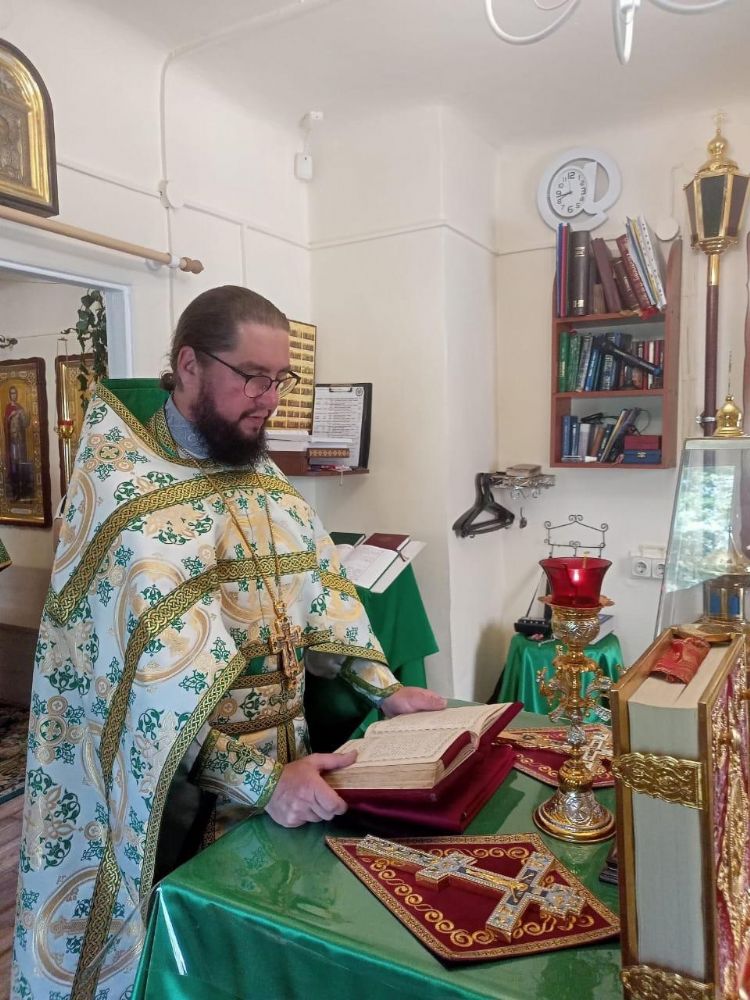 15.06. Воскресенье. Божественная Литургия.