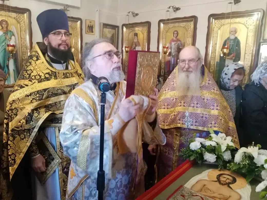 В Великую субботу 11 апреля  совершена Божественная литургия.