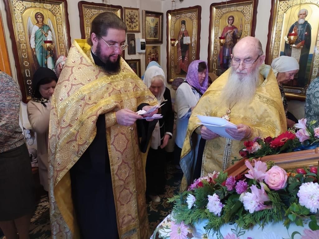 5 ноября в Александро-Невском храме совершена воскресная Божественная литургия