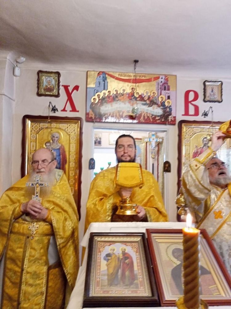 Божественная литургия в день святых апостолов Петра и Павла.
